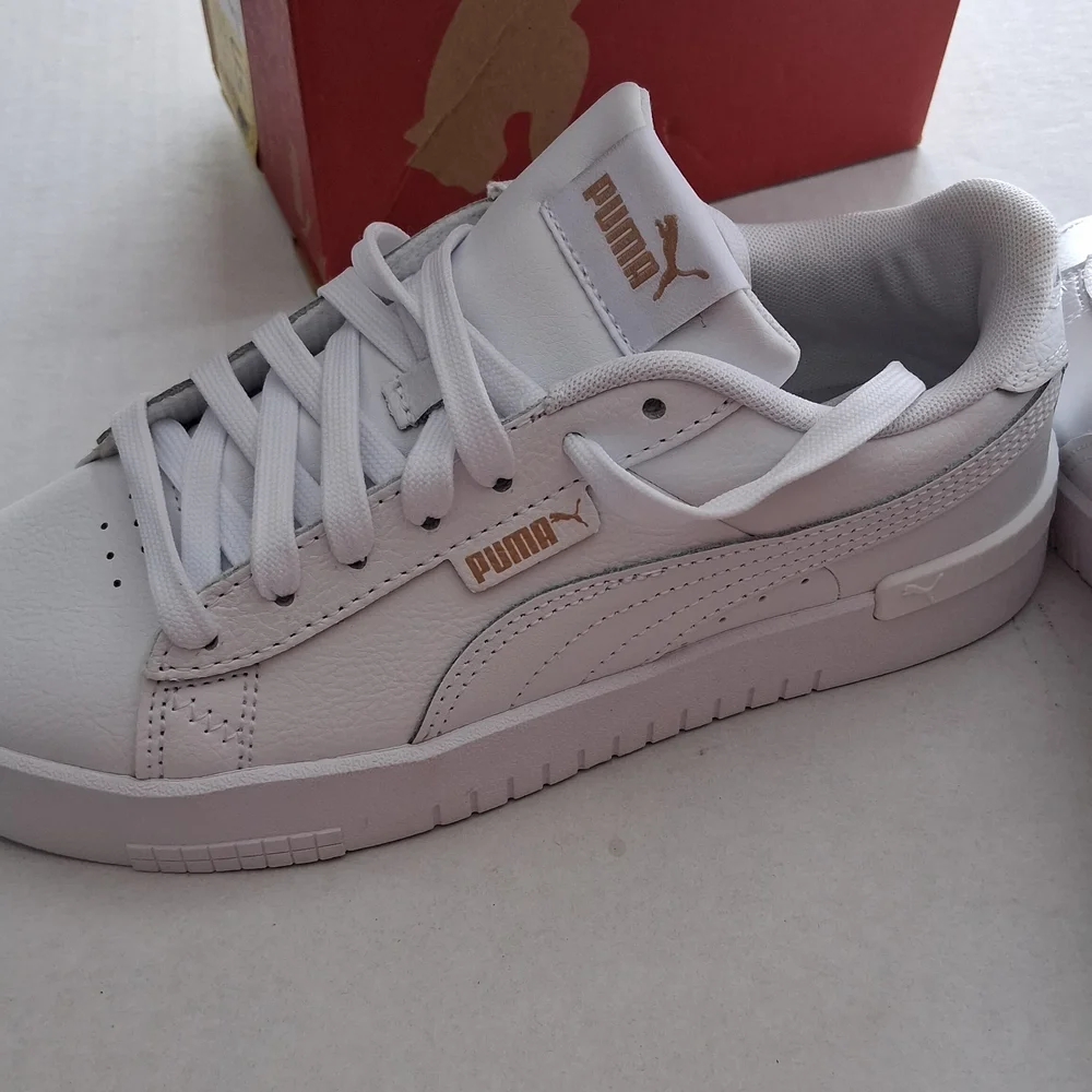 Puma White Court Sneakers with Gold Accents sz 6.5 - Picture 5 of 9